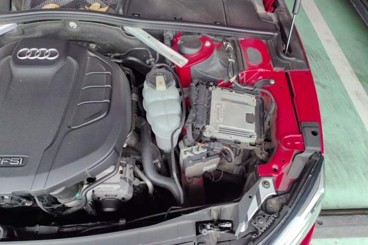 Used Audi A5 2019 Sportback 40 TFSI Fashion Model Engine Bay Left