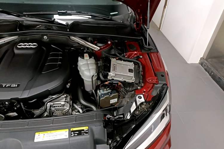 Used Audi A5 2019 Sportback 40 TFSI Fashion Model Engine Bay Left
