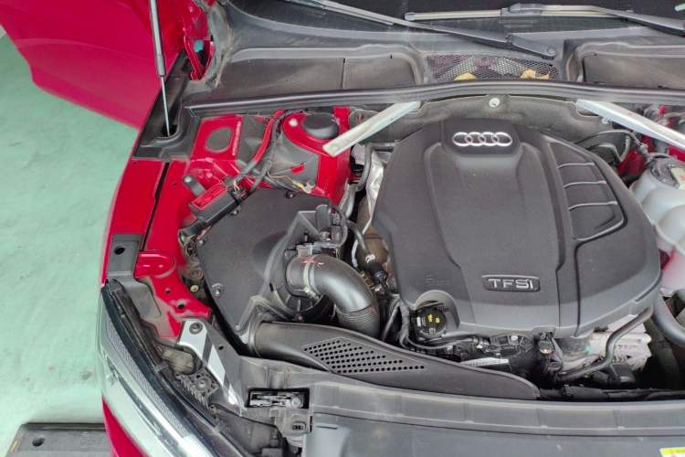 Used Audi A5 2019 Sportback 40 TFSI Fashion Model Engine Bay Right