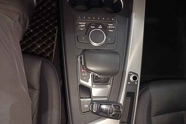 Used Audi A5 2019 Sportback 40 TFSI Fashion Model Gear Lever