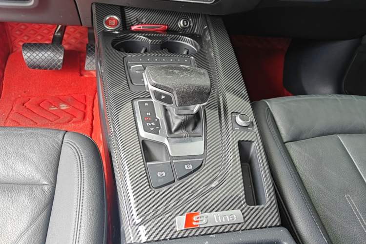 Used Audi A5 2019 Sportback 40 TFSI Fashion Model Gear Lever