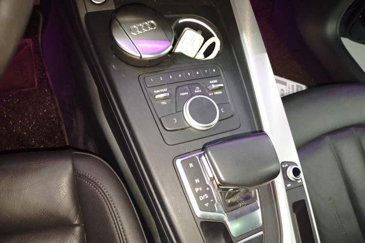 Used Audi A5 2019 Sportback 40 TFSI Fashion Model Gear Lever