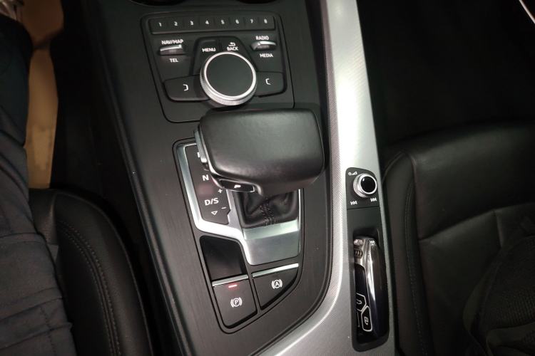 Used Audi A5 2019 Sportback 40 TFSI Fashion Model Gear Lever