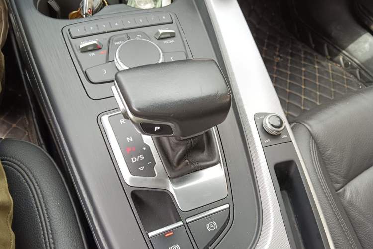 Used Audi A5 2019 Sportback 40 TFSI Fashion Model Gear Lever