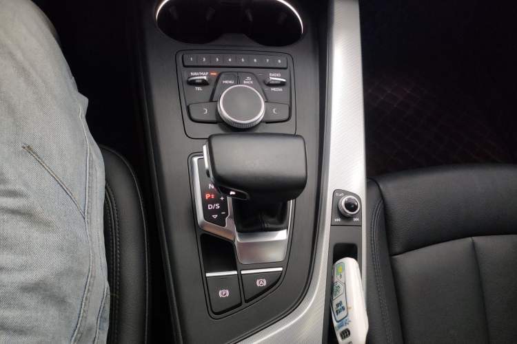 Used Audi A5 2019 Sportback 40 TFSI Fashion Model Gear Lever