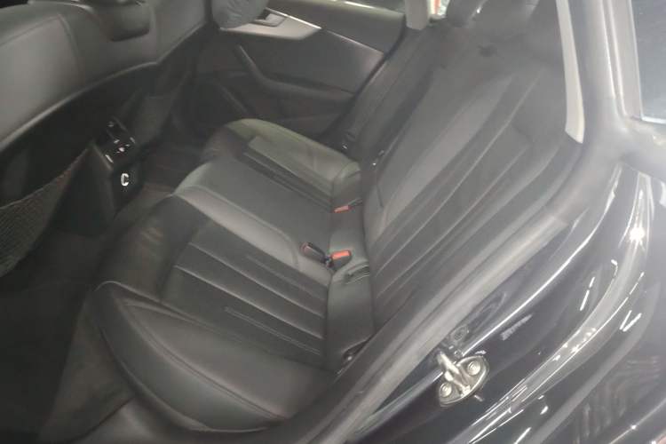 Used Audi A5 2019 Sportback 40 TFSI Fashion Model Interior 4