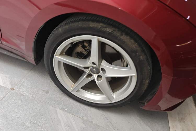 Used Audi A5 2019 Sportback 40 TFSI Fashion Model Right Front Wheel Hub