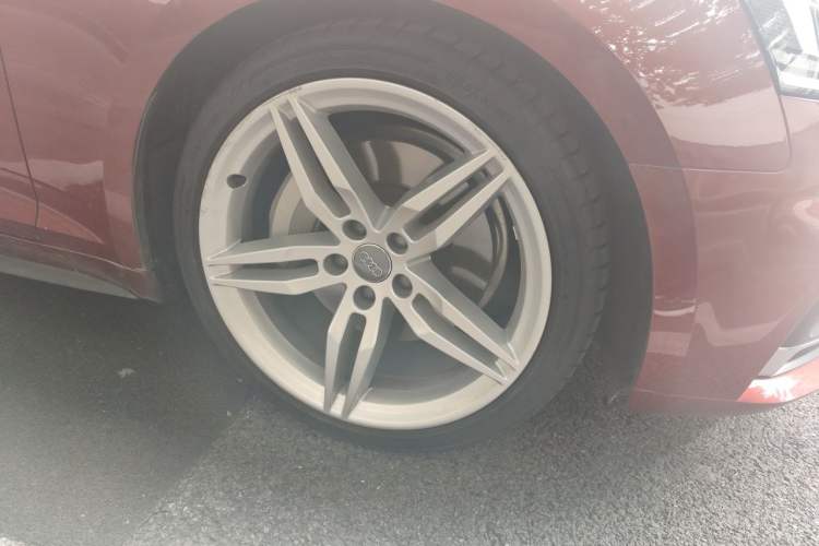 Used Audi A5 2019 Coupe 45 TFSI quattro Sport Edition China V standard Right Front Wheel Hub