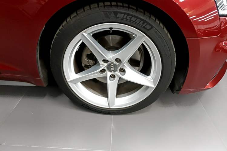 Used Audi A5 2019 Sportback 40 TFSI Fashion Model Right Front Wheel Hub