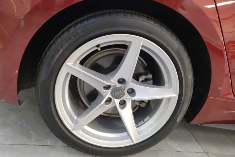 Used Audi A5 2019 Sportback 40 TFSI Fashion Model Right Rear Wheel Hub