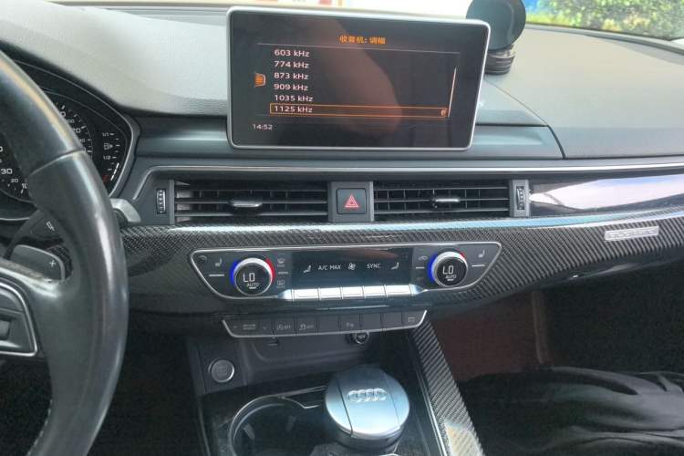 Used Audi A5 2019 Sportback 40 TFSI Fashion Model Audio And AC Panel