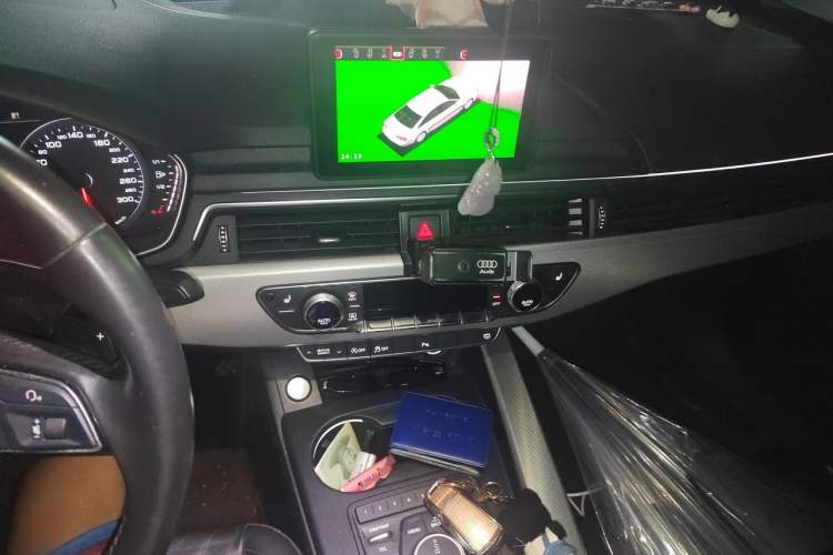 Used Audi A5 2019 Sportback 40 TFSI Fashion Model Audio And AC Panel