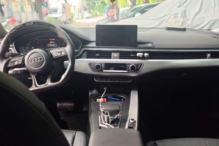 Used Audi A5 2019 Coupe 40 TFSI Fashion Edition China V Emission Standard Center Console