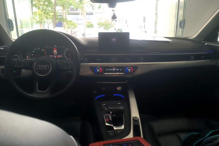 Used Audi A5 2019 Sportback 40 TFSI Fashion Model Center Console