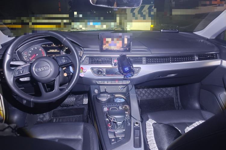 Used Audi A5 2019 Sportback 40 TFSI Fashion Model Center Console