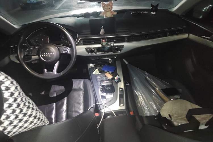 Used Audi A5 2019 Sportback 40 TFSI Fashion Model Center Console