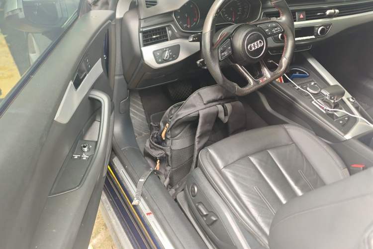 Used Audi A5 2019 Coupe 40 TFSI Fashion Edition China V Emission Standard Driver Seat