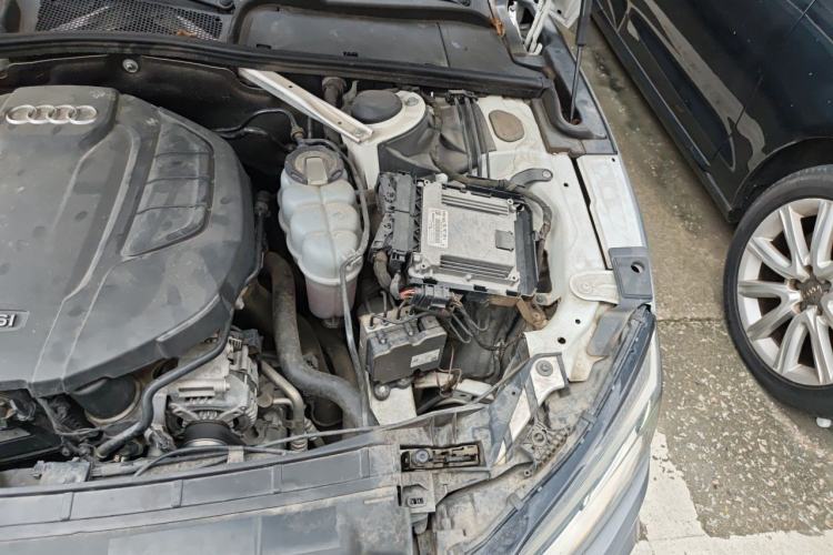Used Audi A5 2019 Sportback 40 TFSI Fashion Model Engine Bay Left