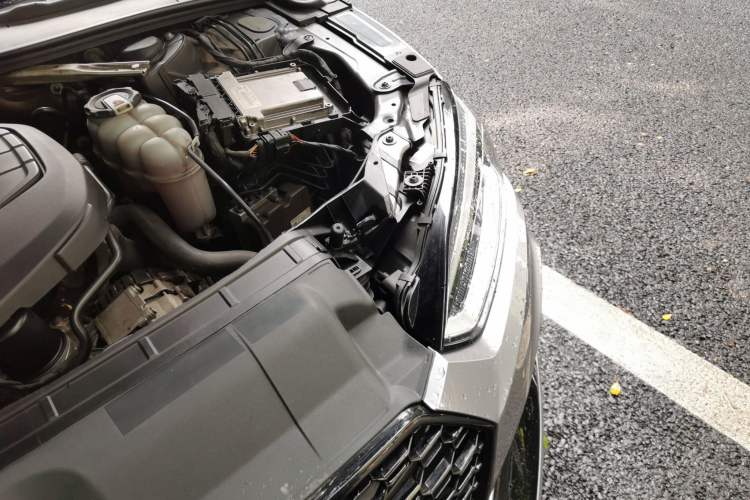 Used Audi A5 2019 Sportback 40 TFSI Fashion Model Engine Bay Left
