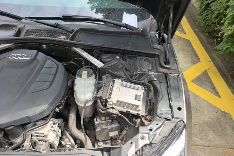 Used Audi A5 2019 Sportback 40 TFSI Fashion Model Engine Bay Left
