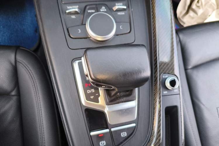 Used Audi A5 2019 Sportback 40 TFSI Fashion Model Gear Lever