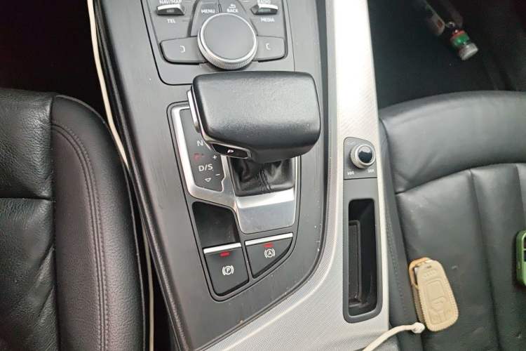 Used Audi A5 2019 Sportback 40 TFSI Fashion Model Gear Lever