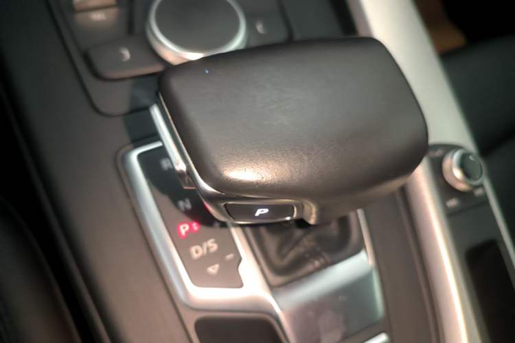 Used Audi A5 2019 Sportback 40 TFSI Fashion Model Gear Lever