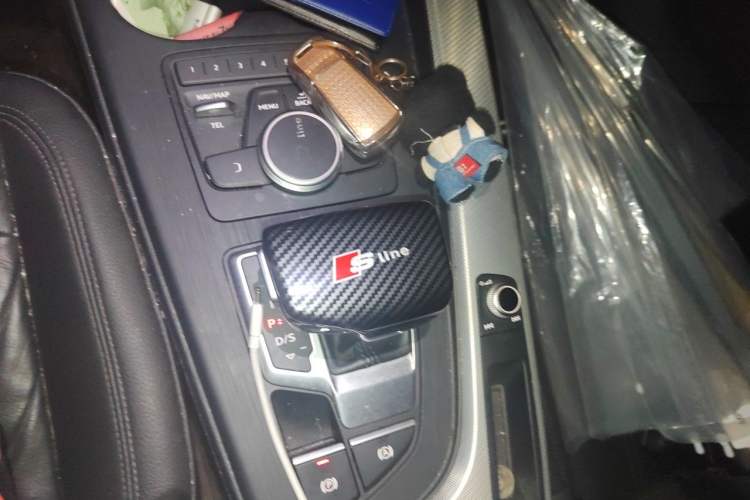 Used Audi A5 2019 Sportback 40 TFSI Fashion Model Gear Lever