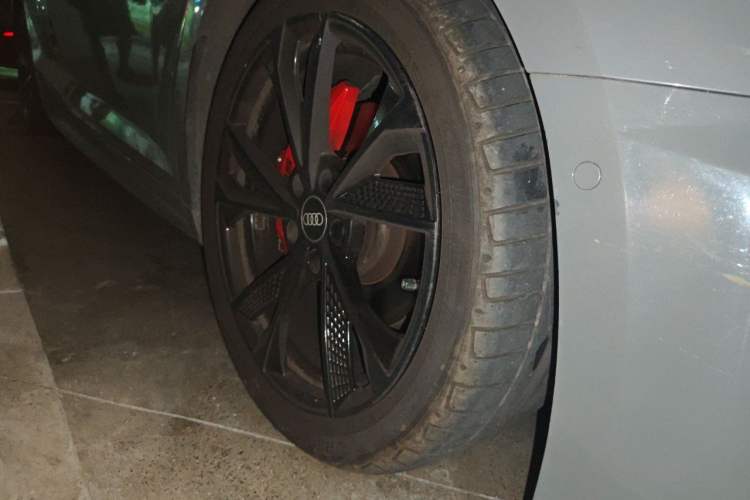 Used Audi A5 2019 Cabriolet 40 TFSI Fashion Edition China V Right Front Wheel Hub