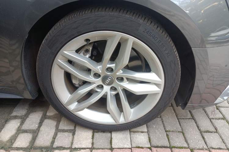 Used Audi A5 2019 Sportback 45 TFSI Fashion Model Right Front Wheel Hub