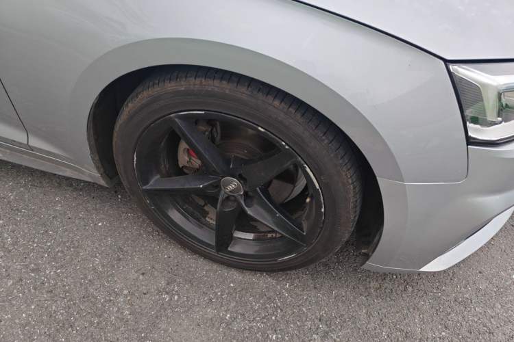 Used Audi A5 2019 Sportback 40 TFSI Fashion Model Right Front Wheel Hub