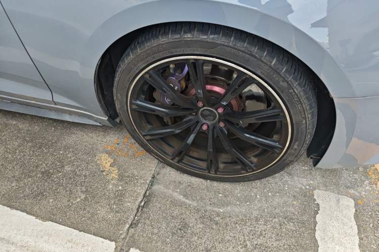 Used Audi A5 2019 Sportback 40 TFSI Fashion Model Right Front Wheel Hub
