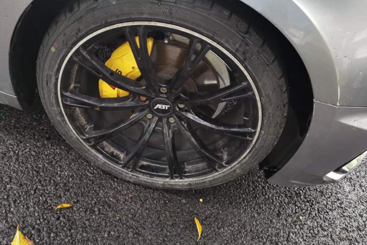 Used Audi A5 2019 Sportback 40 TFSI Fashion Model Right Front Wheel Hub