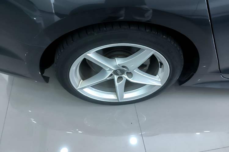 Used Audi A5 2019 Sportback 40 TFSI Fashion Model Right Rear Wheel Hub