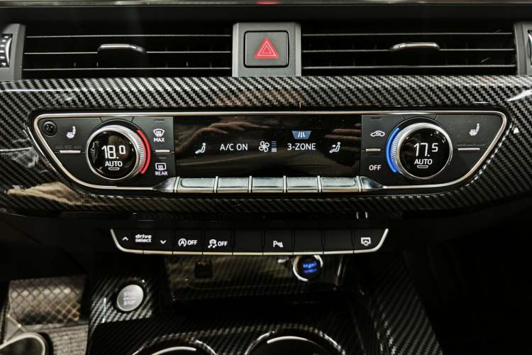 Used Audi A5 2019 Sportback 40 TFSI Fashion Model Audio And AC Panel