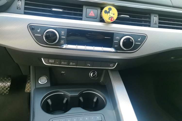 Used Audi A5 2019 Sportback 45 TFSI Fashion Model Audio And AC Panel