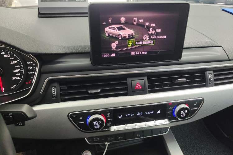 Used Audi A5 2019 Sportback 40 TFSI Fashion Model Audio And AC Panel