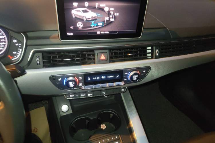 Used Audi A5 2019 Sportback 45 TFSI Fashion Model Audio And AC Panel