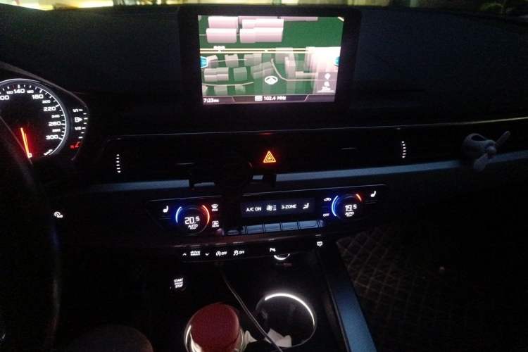 Used Audi A5 2019 Sportback 40 TFSI Fashion Model Audio And AC Panel