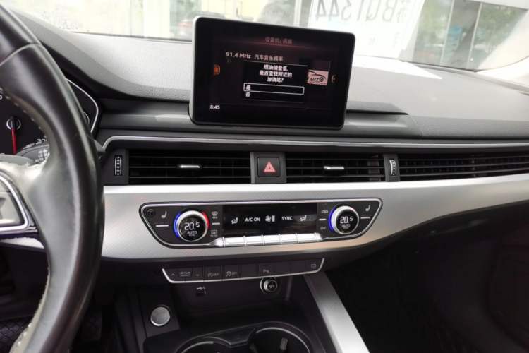 Used Audi A5 2019 Sportback 40 TFSI Fashion Model Audio And AC Panel