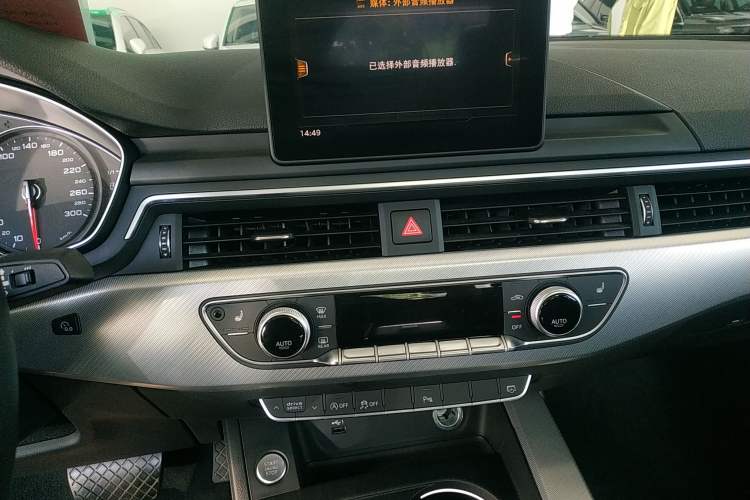 Used Audi A5 2019 Coupe 40 TFSI Fashion Edition China V Emission Standard Audio And AC Panel