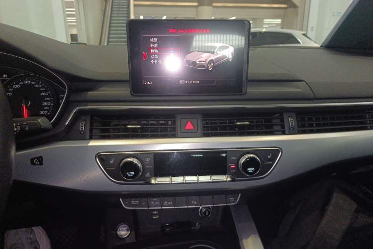 Used Audi A5 2019 Sportback 40 TFSI Fashion Model Audio And AC Panel