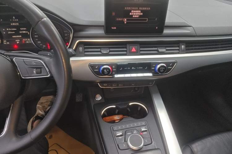 Used Audi A5 2019 Sportback 40 TFSI Fashion Model Audio And AC Panel