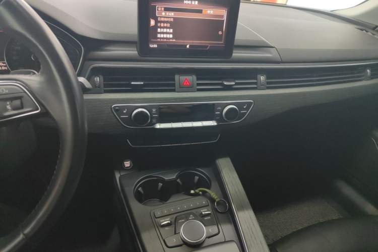 Used Audi A5 2019 Coupe 40 TFSI Fashion Edition China V Emission Standard Audio And AC Panel