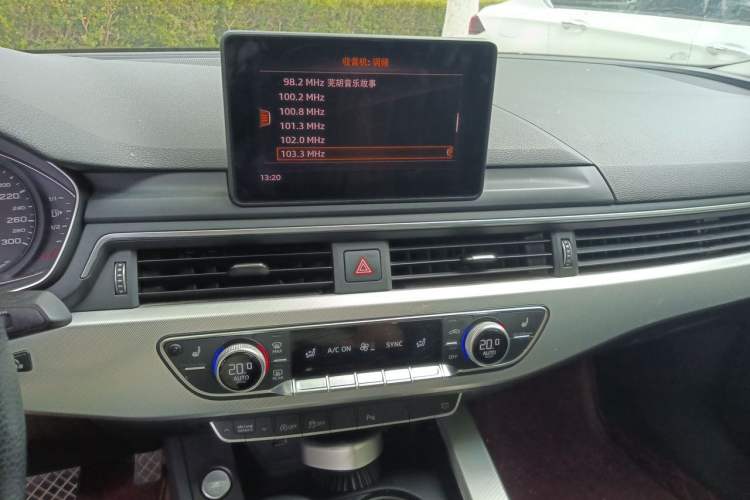 Used Audi A5 2019 Sportback 40 TFSI Fashion Model Audio And AC Panel
