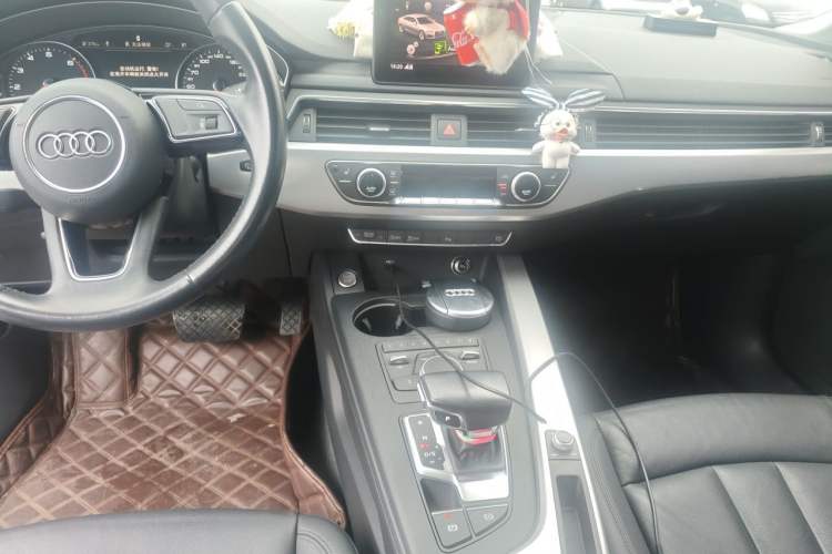 Used Audi A5 2019 Sportback 40 TFSI Fashion Model Audio And AC Panel