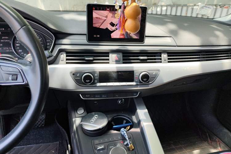 Used Audi A5 2019 Sportback 40 TFSI Fashion Model Audio And AC Panel