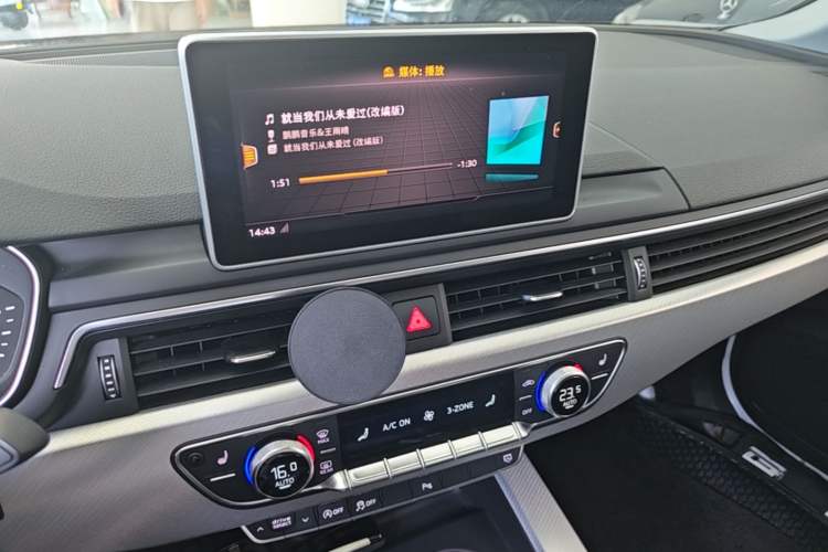 Used Audi A5 2019 Sportback 45 TFSI Fashion Model Audio And AC Panel