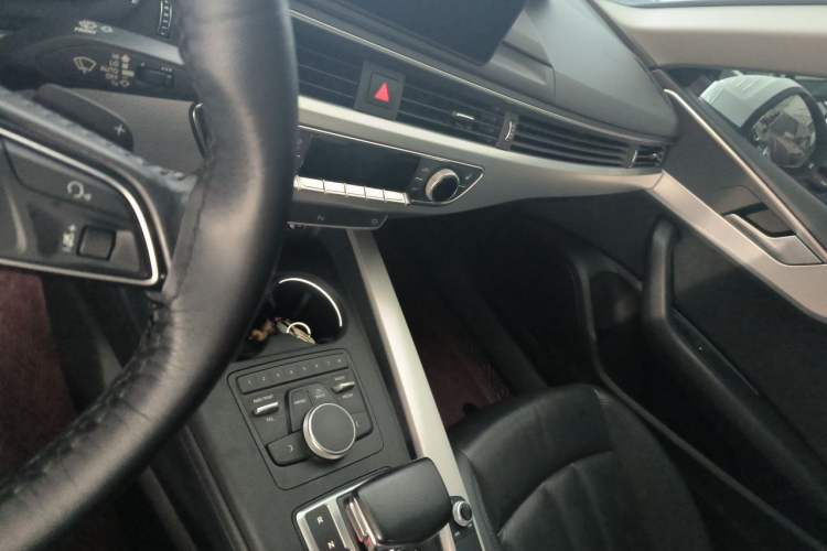 Used Audi A5 2019 Sportback 40 TFSI Fashion Model Audio And AC Panel