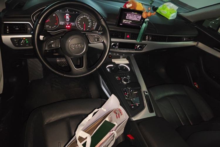 Used Audi A5 2019 Sportback 40 TFSI Fashion Model Center Console